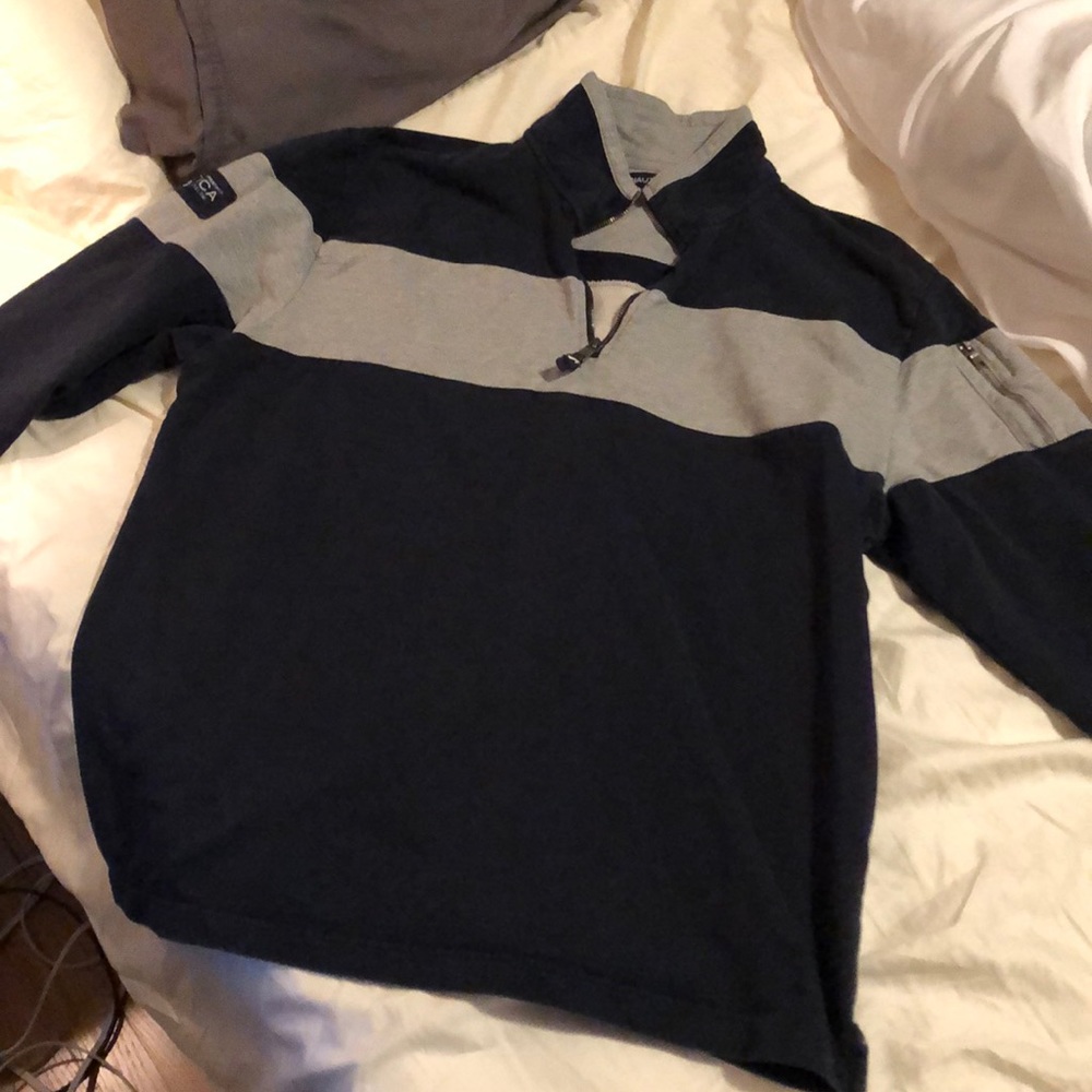 Men’s pullover quarter zip sweater/sweatshirt